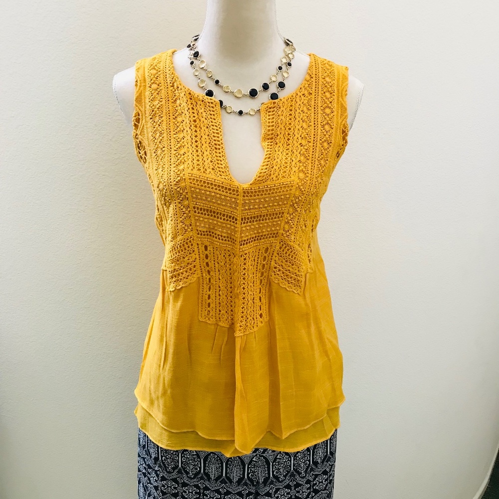 Studio by JPR sleeveless pullover top.